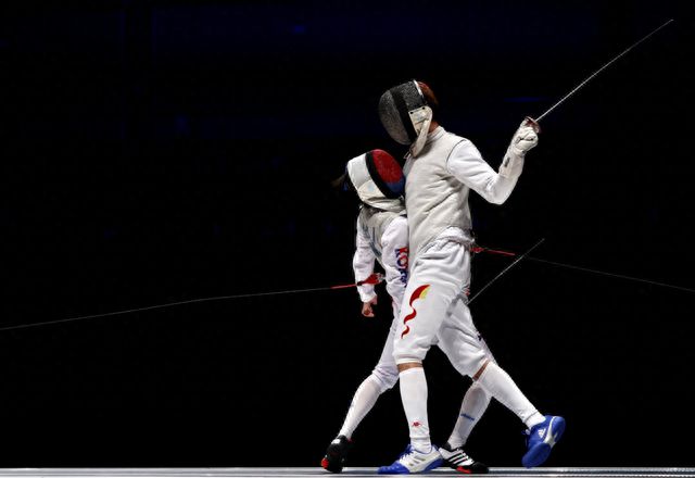 葡萄牙选手在击剑赛场上夺得银牌