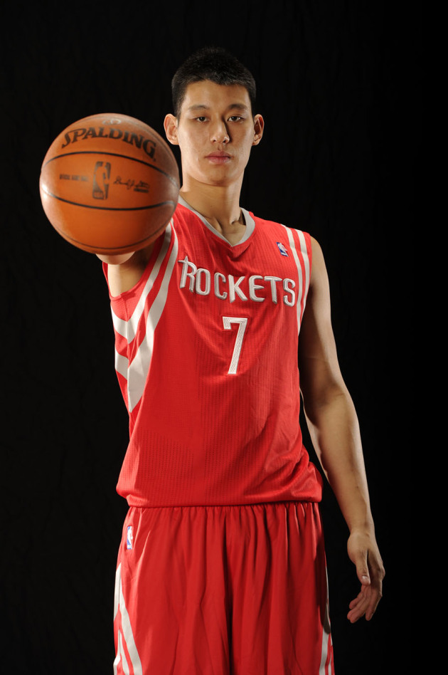 篮球明星林书豪赴中国举办篮球训练营的简单介绍