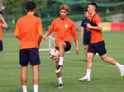 关于挪威球员齐心协力，带队跻身强项的信息