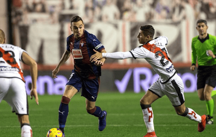 阿拉维斯主场击败对手，取得胜利