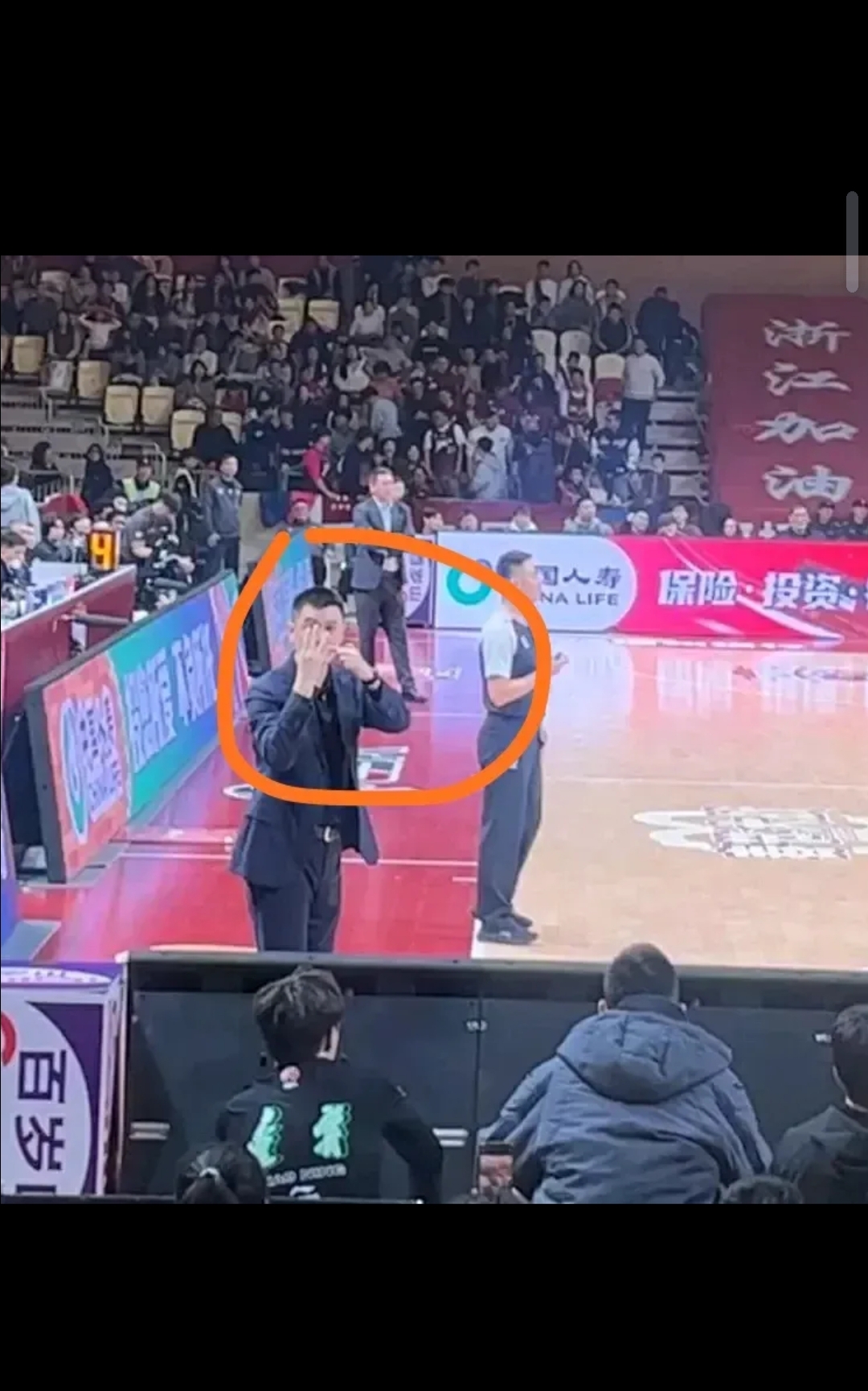 包含辽宁男篮士气高涨，轻松击败浙江队的词条