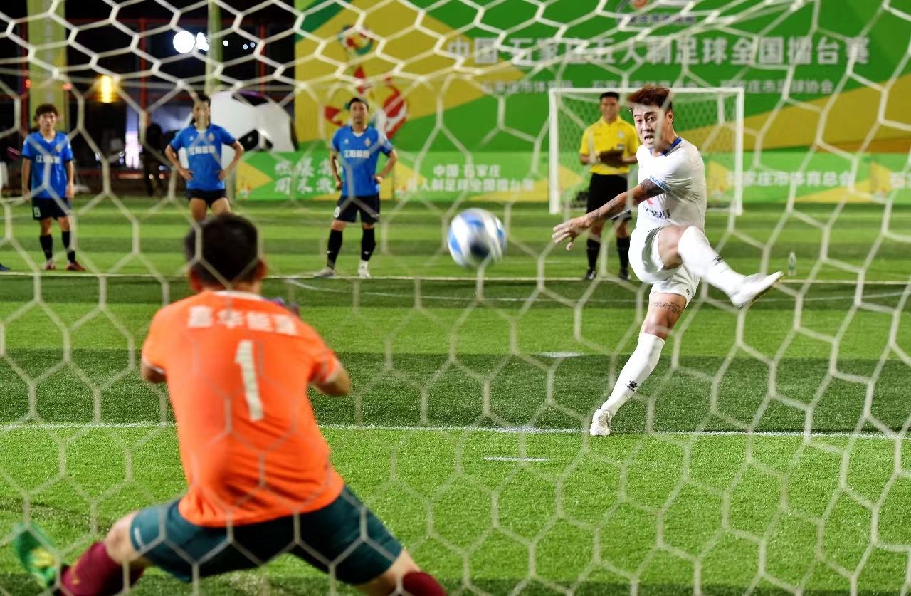 紧急情况下反击出色，带领球队成功逆袭的简单介绍