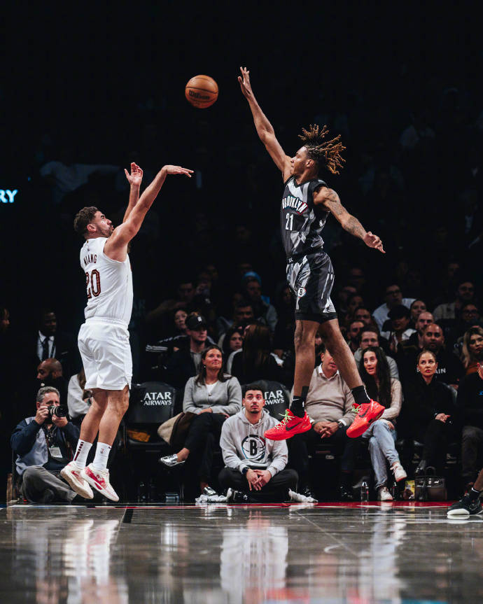 骑士惨败篮网，面临困境