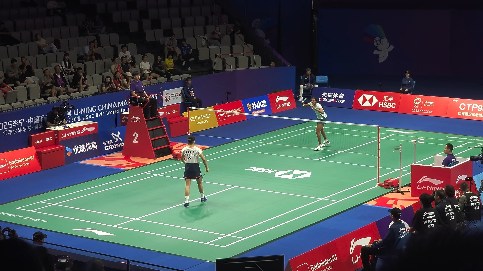 印尼羽毛球队逆转中国羽毛球队，辛杜惊艳世界