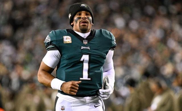 冷门频出！橄榄球战况跌宕起伏