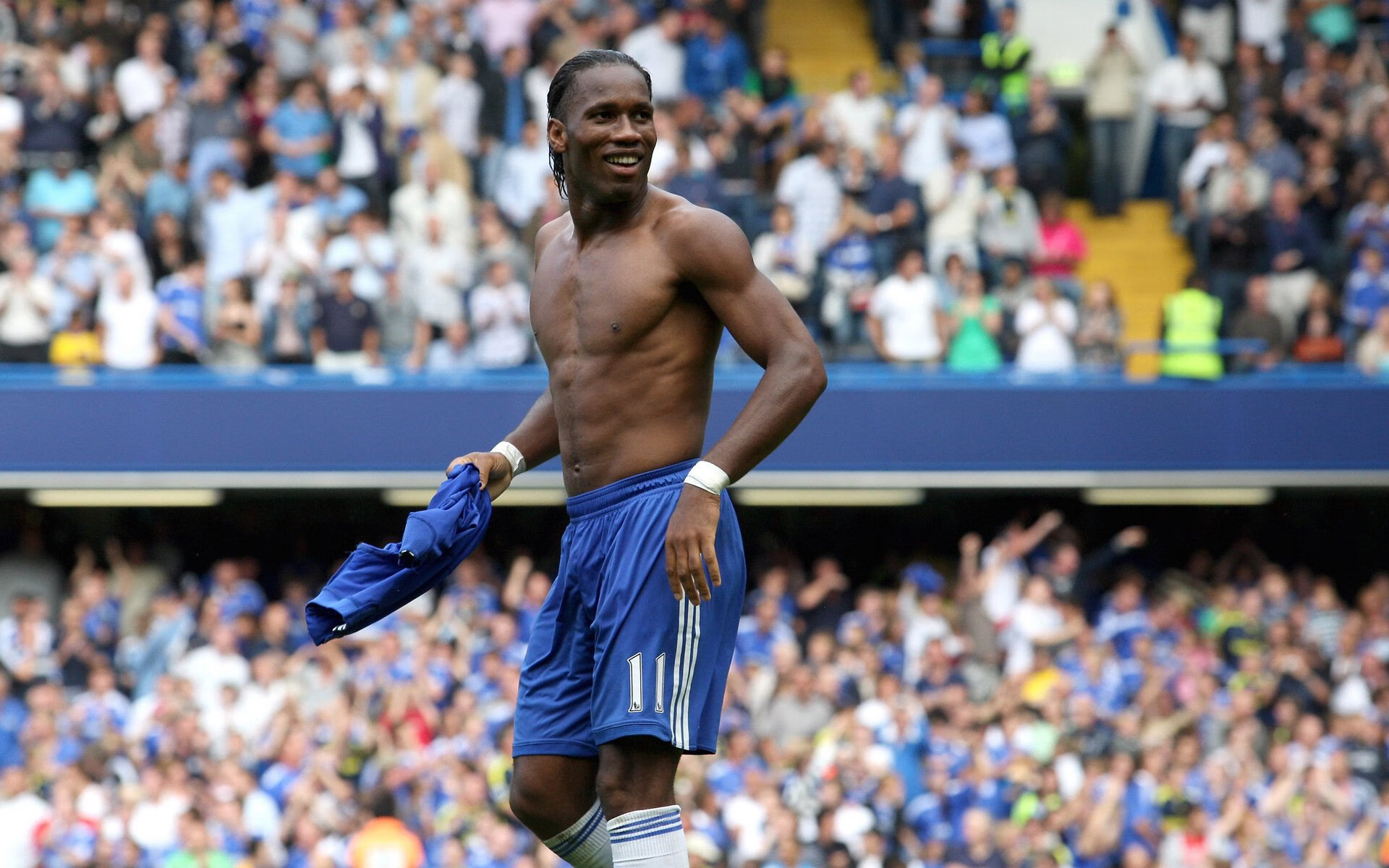 球场方程式，三笘薰在F1年度争冠战中接管比赛