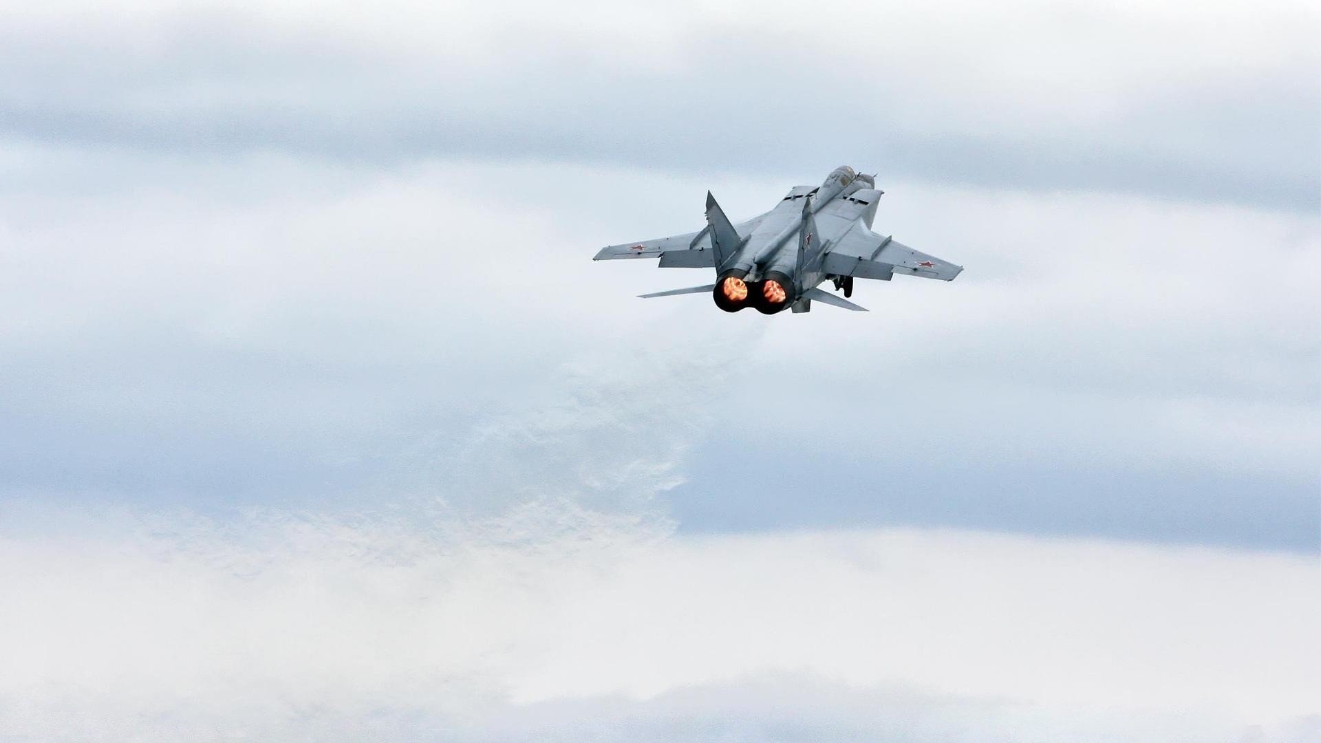 欧冠双线鏖战，多特蒙德横扫波兰显威，德布劳内关键先生定乾坤