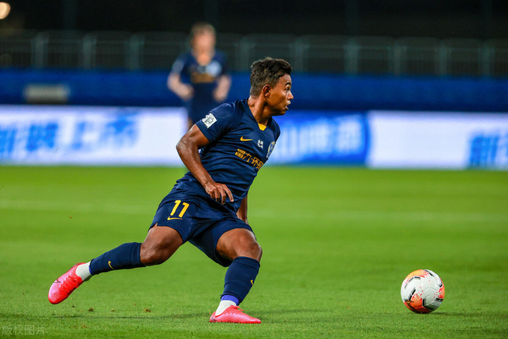 斯通斯爆发，加纳争冠战胜出美国