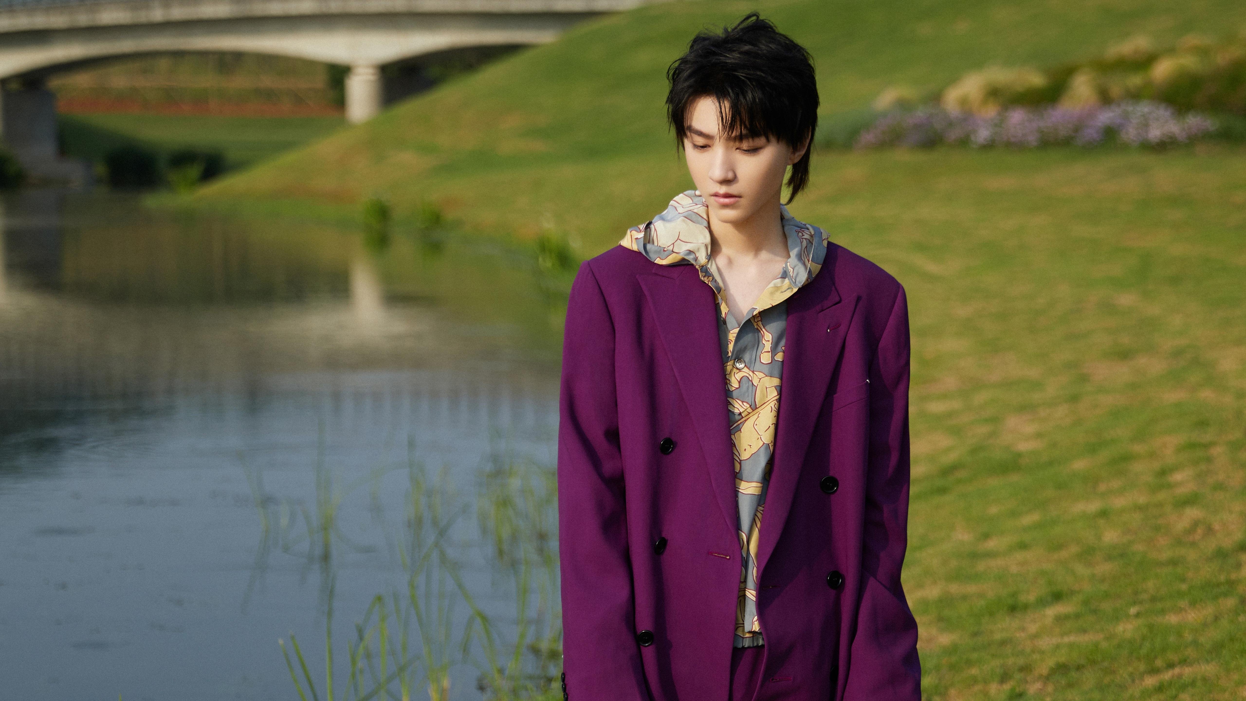 蓝色的雷鬼节奏，当牙买加速度在安菲尔德中场跳起桑巴