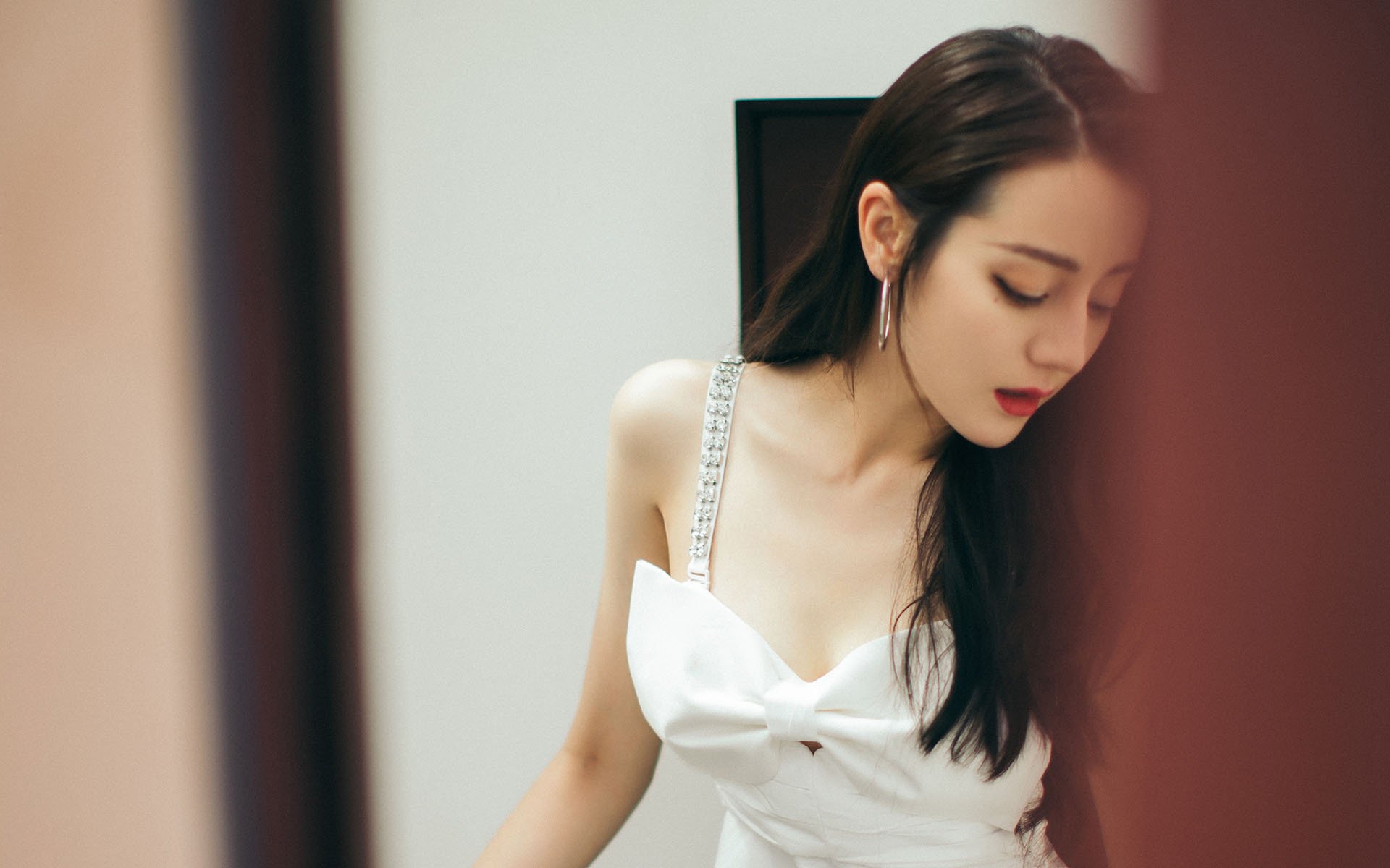 赛车与足球的战术交响，F1揭幕战与南非逼宫皇马的策略启示录